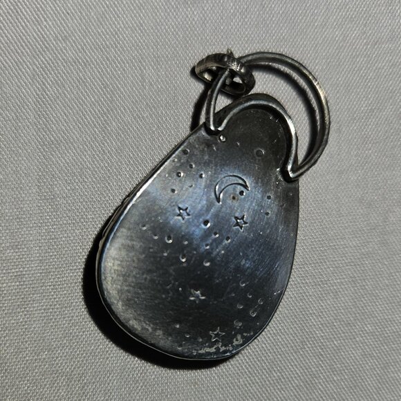 Flashy Iolite Pendant - Picture 3 of 4